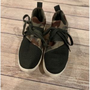 Steve Madden Camo Tennis shoes